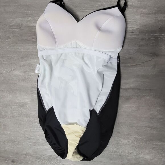 Plus Size Black & Green Flowered One Piece Swimsuit - Picture 5 of 8